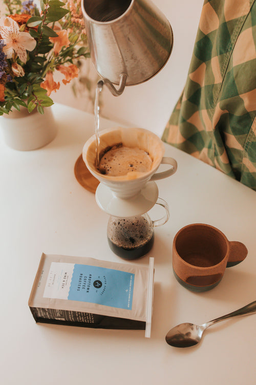Glass, Ceramic, or Plastic: How Do Different V60 Drippers Affect Coffee Flavor? 
